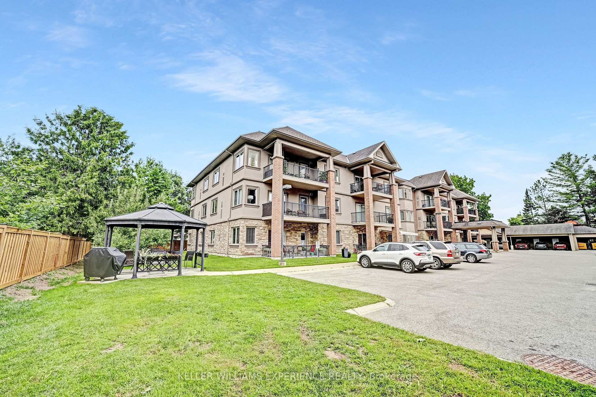 Photo 2 of Unit 103, 19B Yonge Street N, Springwater, Elmvale — HOMEH