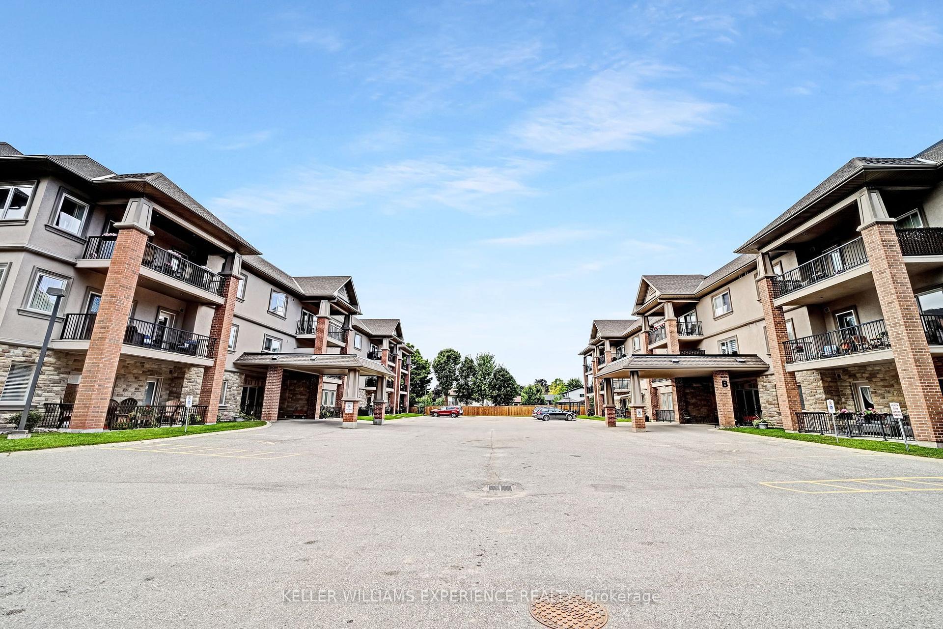 Photo 3 of Unit 103, 19B Yonge Street N, Springwater, Elmvale — HOMEH