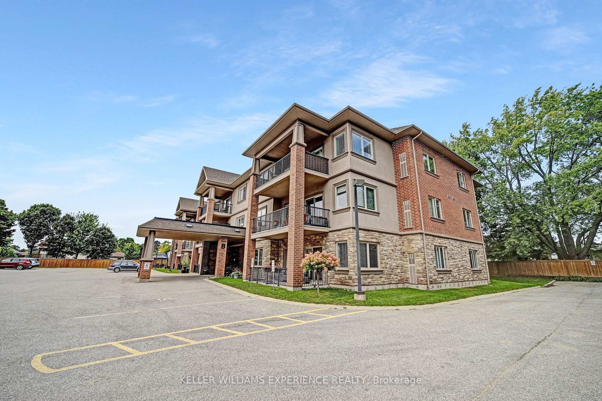 Photo 4 of Unit 103, 19B Yonge Street N, Springwater, Elmvale — HOMEH