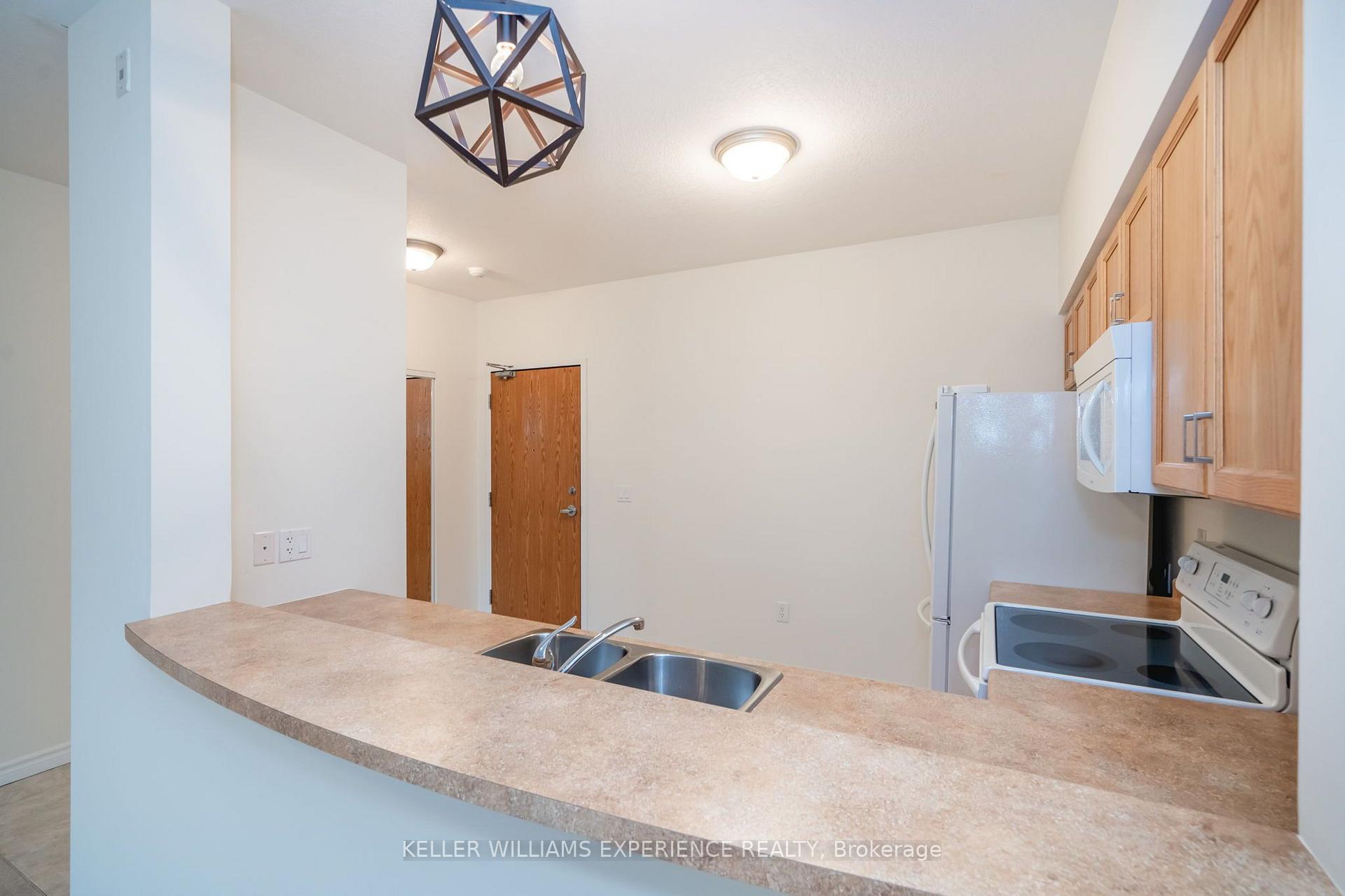 Photo 11 of Unit 103, 19B Yonge Street N, Springwater, Elmvale — HOMEH