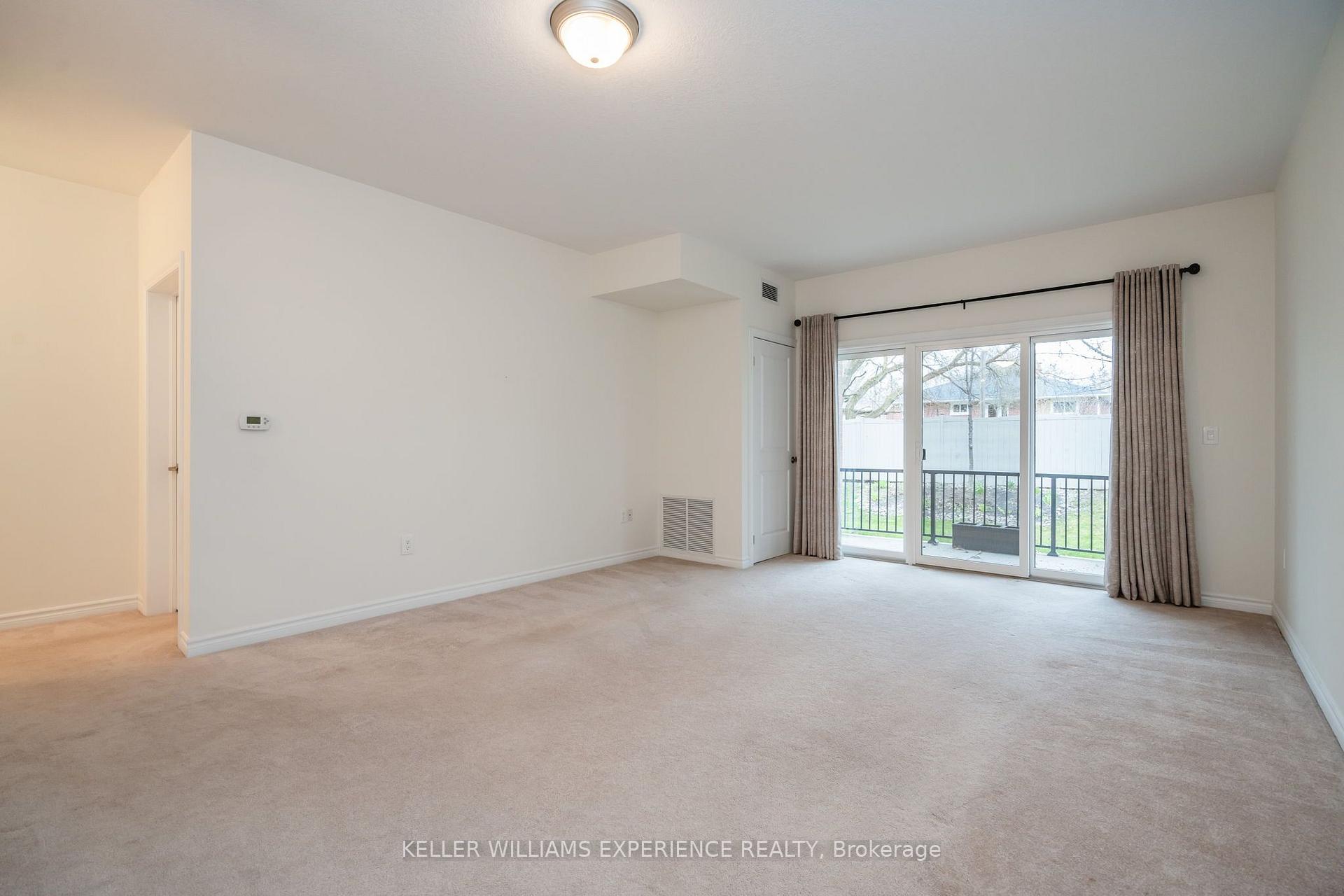 Photo 12 of Unit 103, 19B Yonge Street N, Springwater, Elmvale — HOMEH