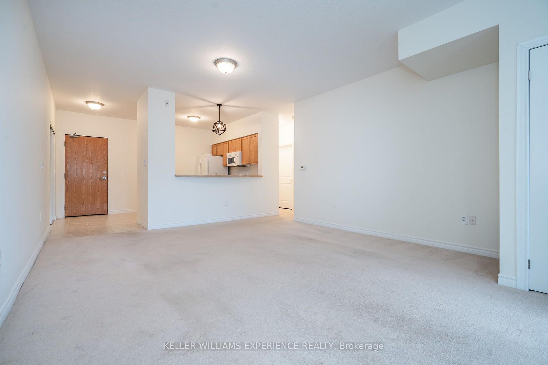 Photo 14 of Unit 103, 19B Yonge Street N, Springwater, Elmvale — HOMEH
