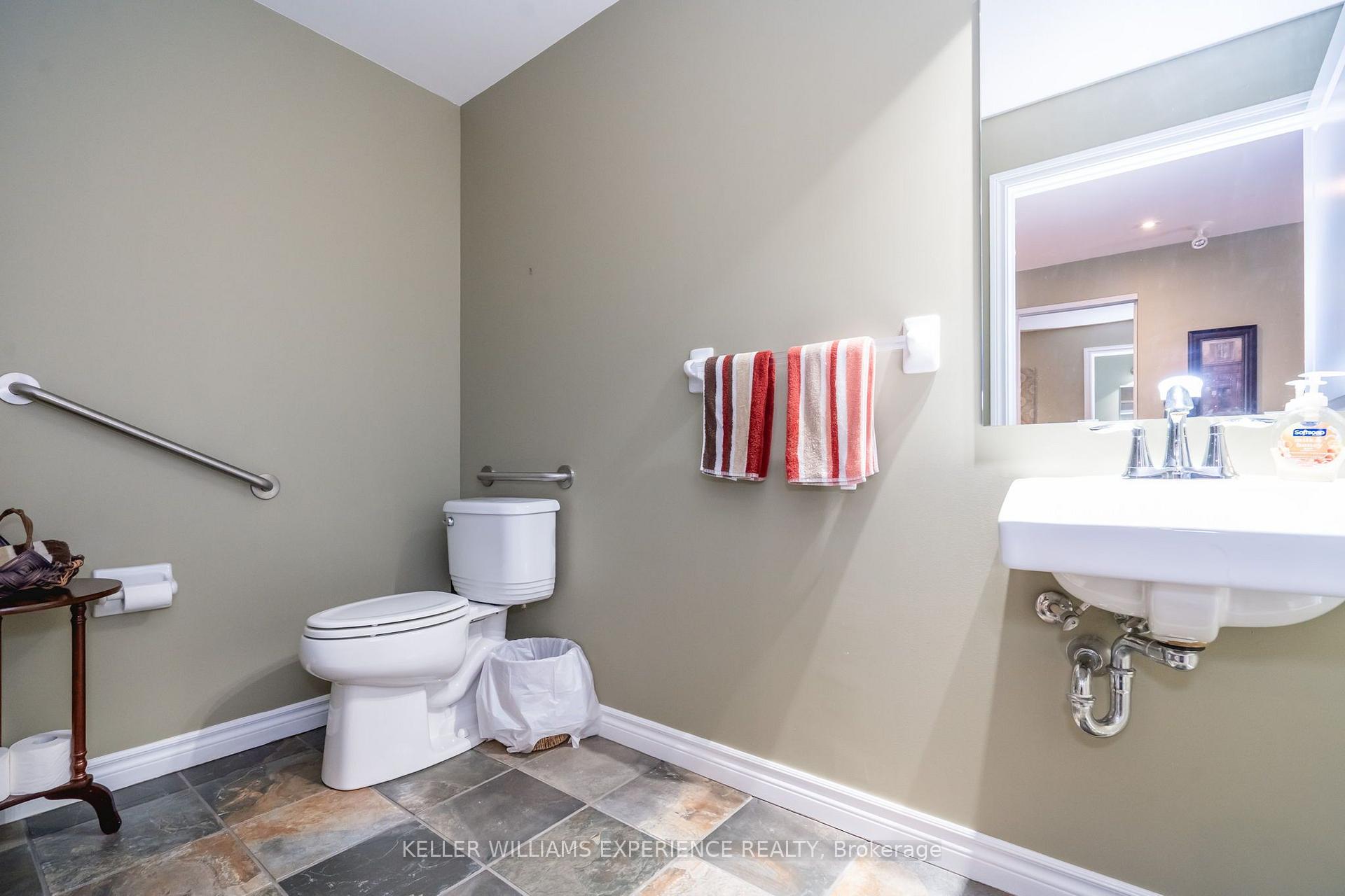 Photo 25 of Unit 103, 19B Yonge Street N, Springwater, Elmvale — HOMEH