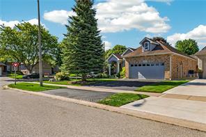 Photo 3 of 62 Varley Crescent, Brantford, Mayfair — HOMEH