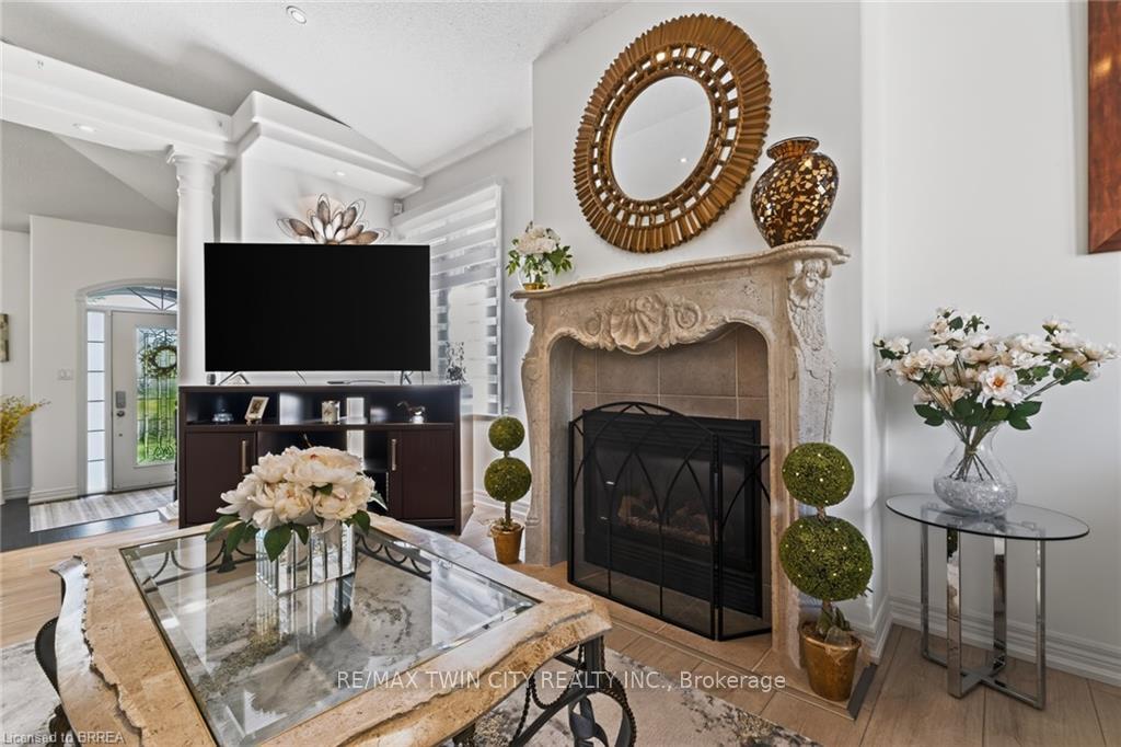 Photo 21 of 62 Varley Crescent, Brantford, Mayfair — HOMEH