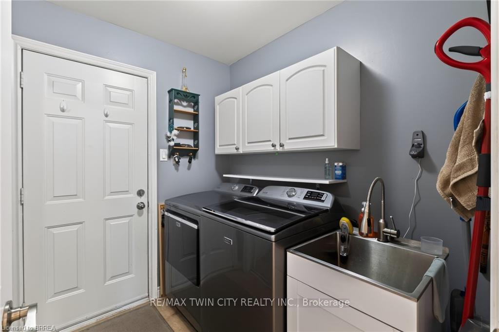 Photo 28 of 62 Varley Crescent, Brantford, Mayfair — HOMEH