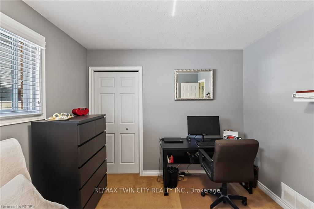 Photo 30 of 62 Varley Crescent, Brantford, Mayfair — HOMEH