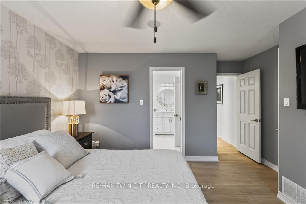 Photo 33 of 62 Varley Crescent, Brantford, Mayfair — HOMEH