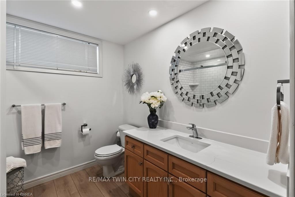 Photo 45 of 62 Varley Crescent, Brantford, Mayfair — HOMEH