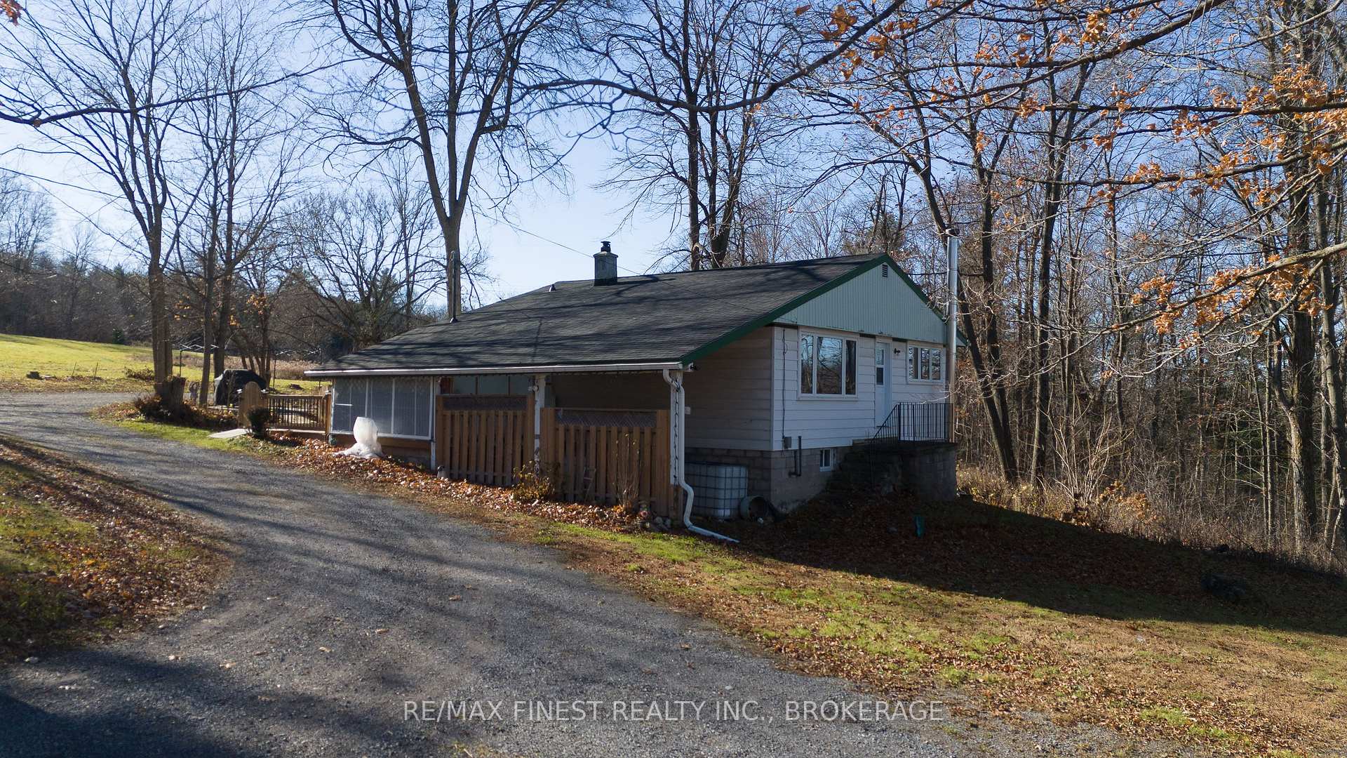 Photo 3 of 2221 Burbrook Road, Kingston, City North of 401 — HOMEH