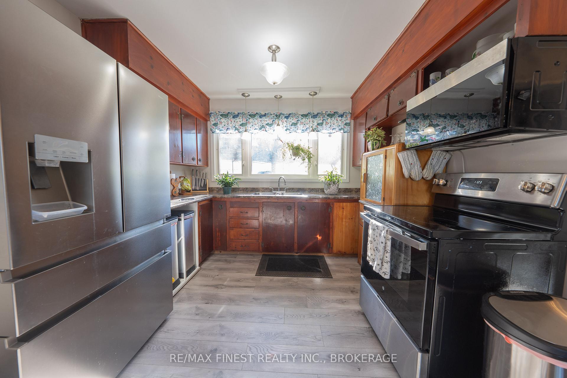 Photo 6 of 2221 Burbrook Road, Kingston, City North of 401 — HOMEH