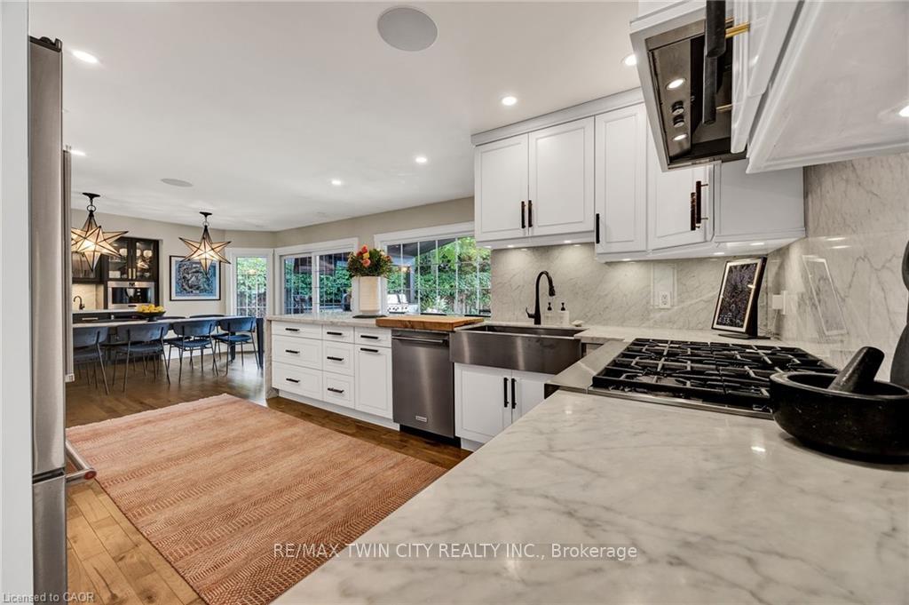 Photo 10 of 79 Somerset Crescent, Waterloo, Westmount - Waterloo — HOMEH