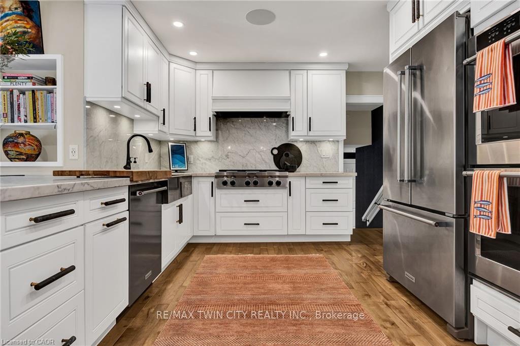 Photo 11 of 79 Somerset Crescent, Waterloo, Westmount - Waterloo — HOMEH