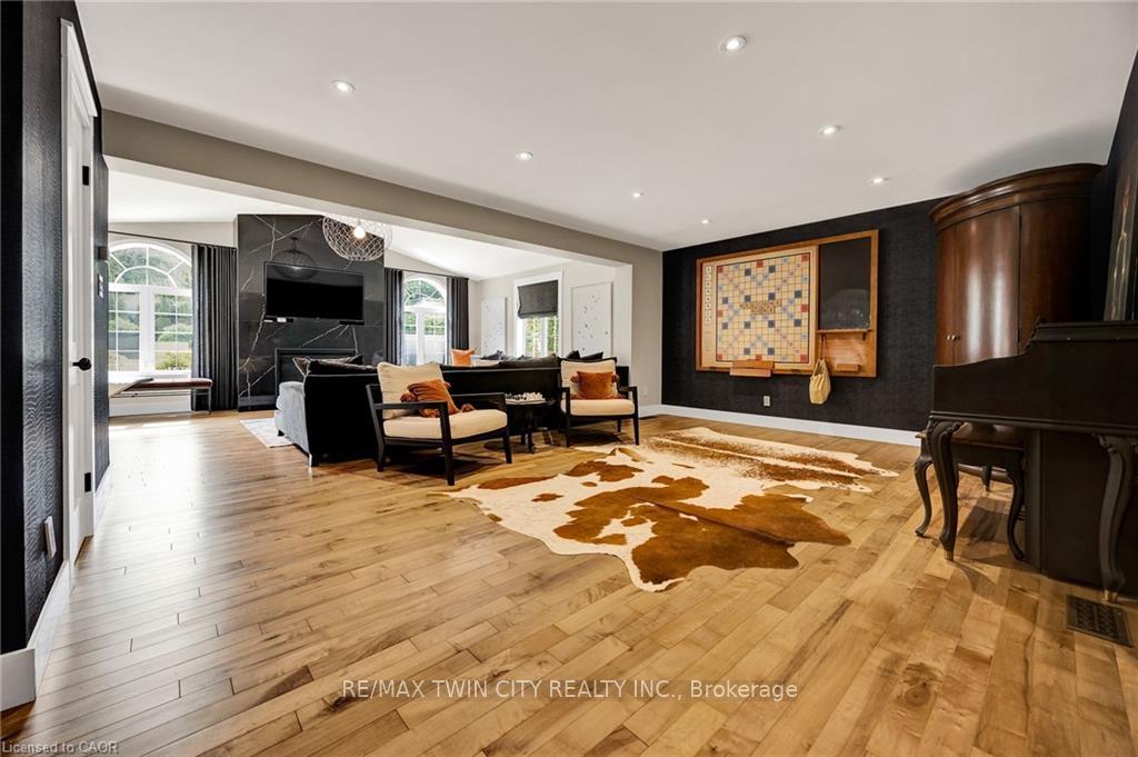 Photo 16 of 79 Somerset Crescent, Waterloo, Westmount - Waterloo — HOMEH