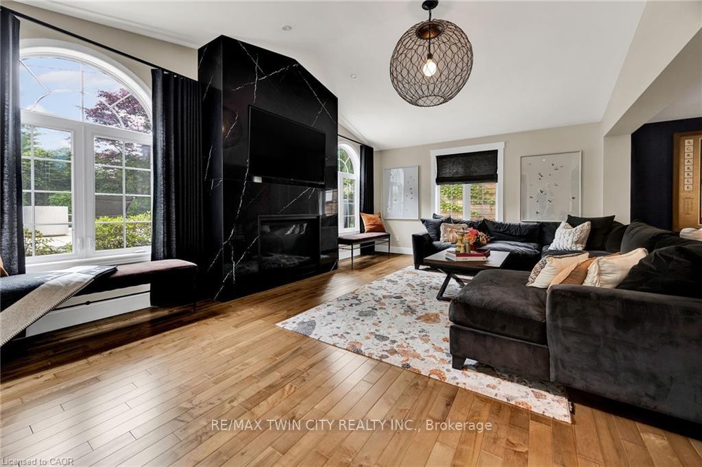 Photo 17 of 79 Somerset Crescent, Waterloo, Westmount - Waterloo — HOMEH