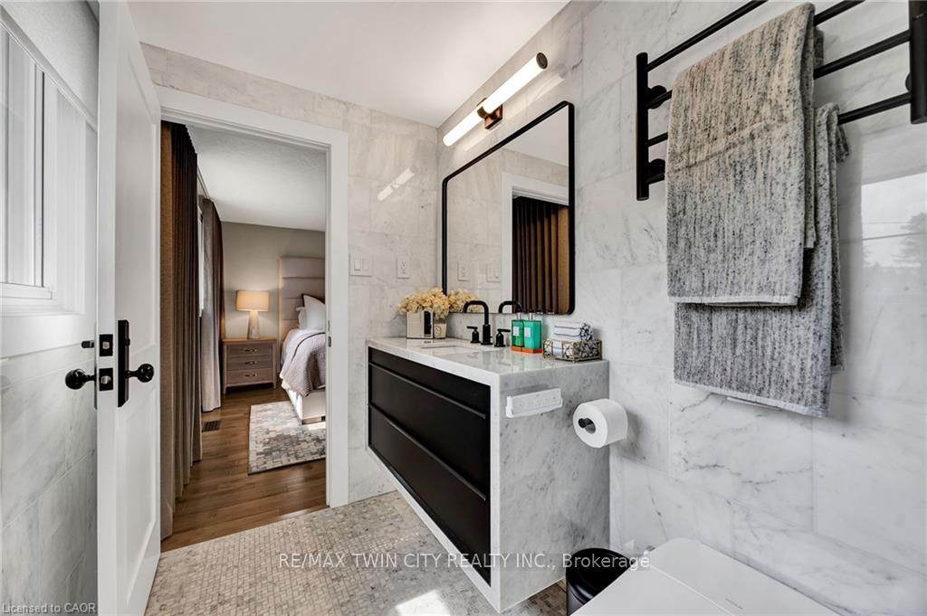Photo 24 of 79 Somerset Crescent, Waterloo, Westmount - Waterloo — HOMEH