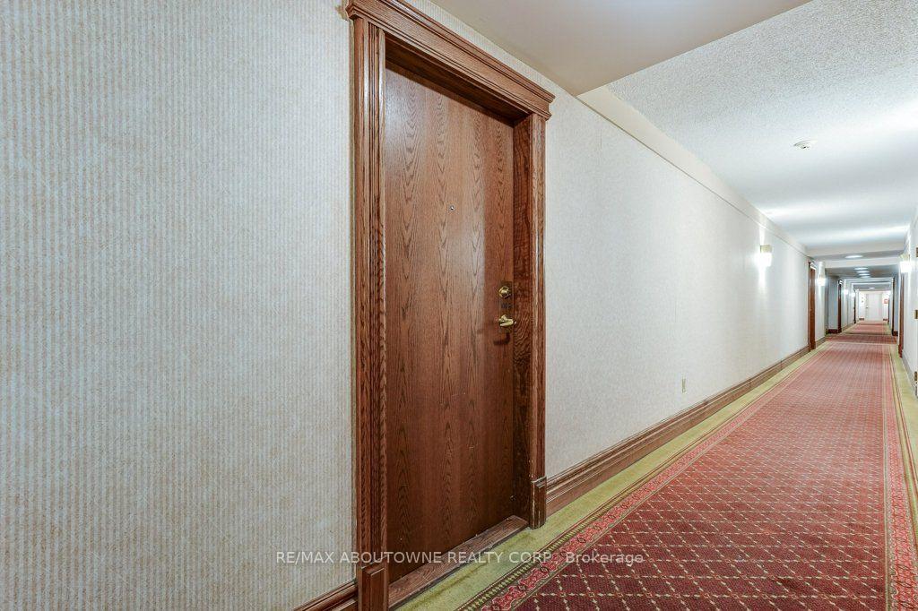 Photo 6 of Unit 1007, 55 Elm Drive W, Mississauga, City Centre — HOMEH