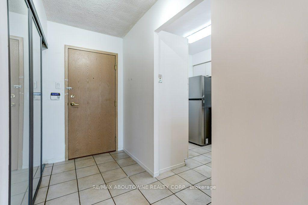 Photo 7 of Unit 1007, 55 Elm Drive W, Mississauga, City Centre — HOMEH