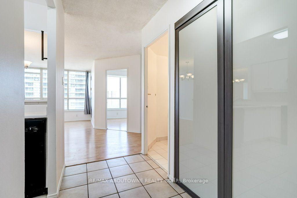 Photo 8 of Unit 1007, 55 Elm Drive W, Mississauga, City Centre — HOMEH