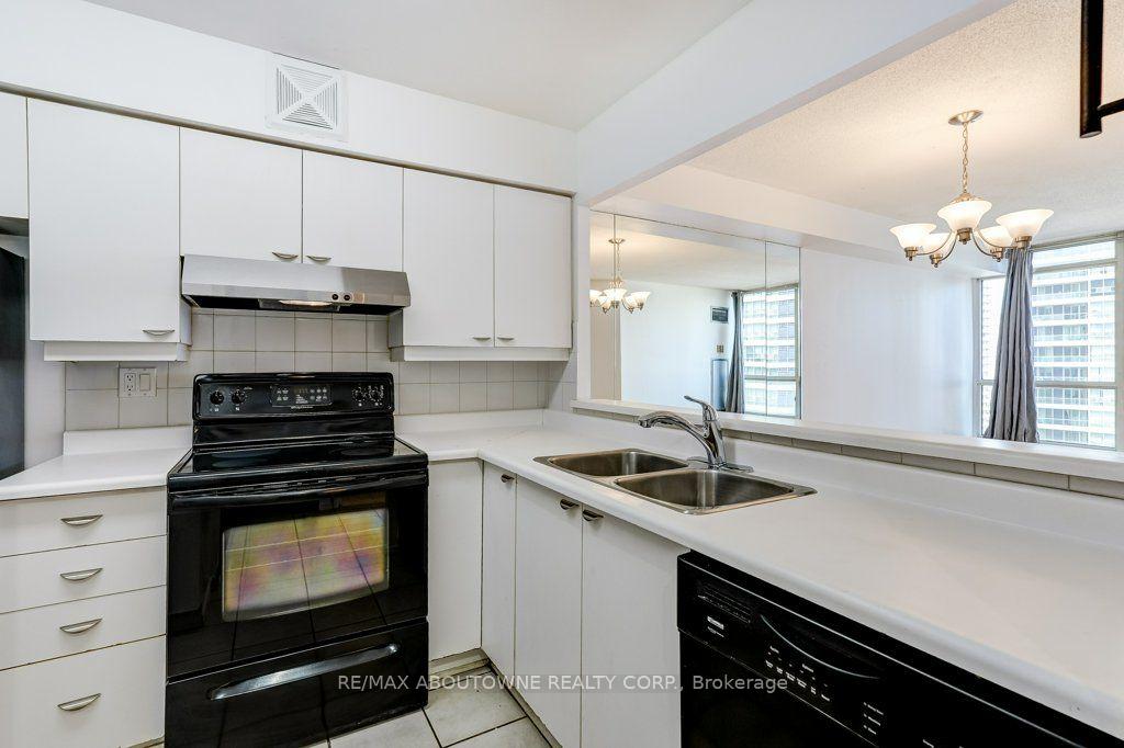Photo 9 of Unit 1007, 55 Elm Drive W, Mississauga, City Centre — HOMEH