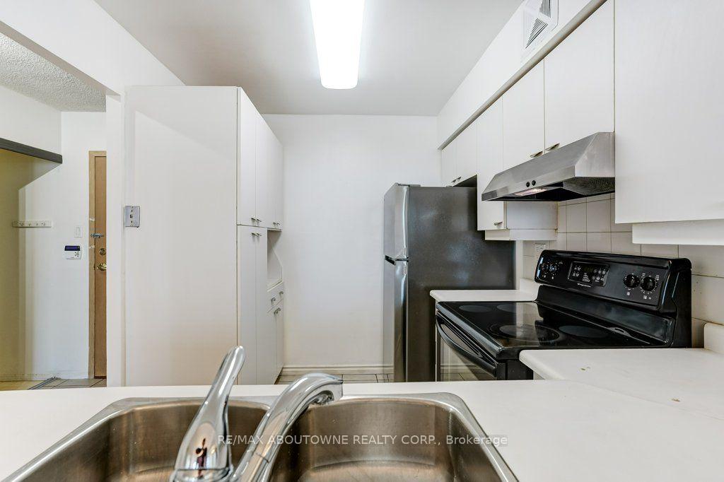 Photo 12 of Unit 1007, 55 Elm Drive W, Mississauga, City Centre — HOMEH