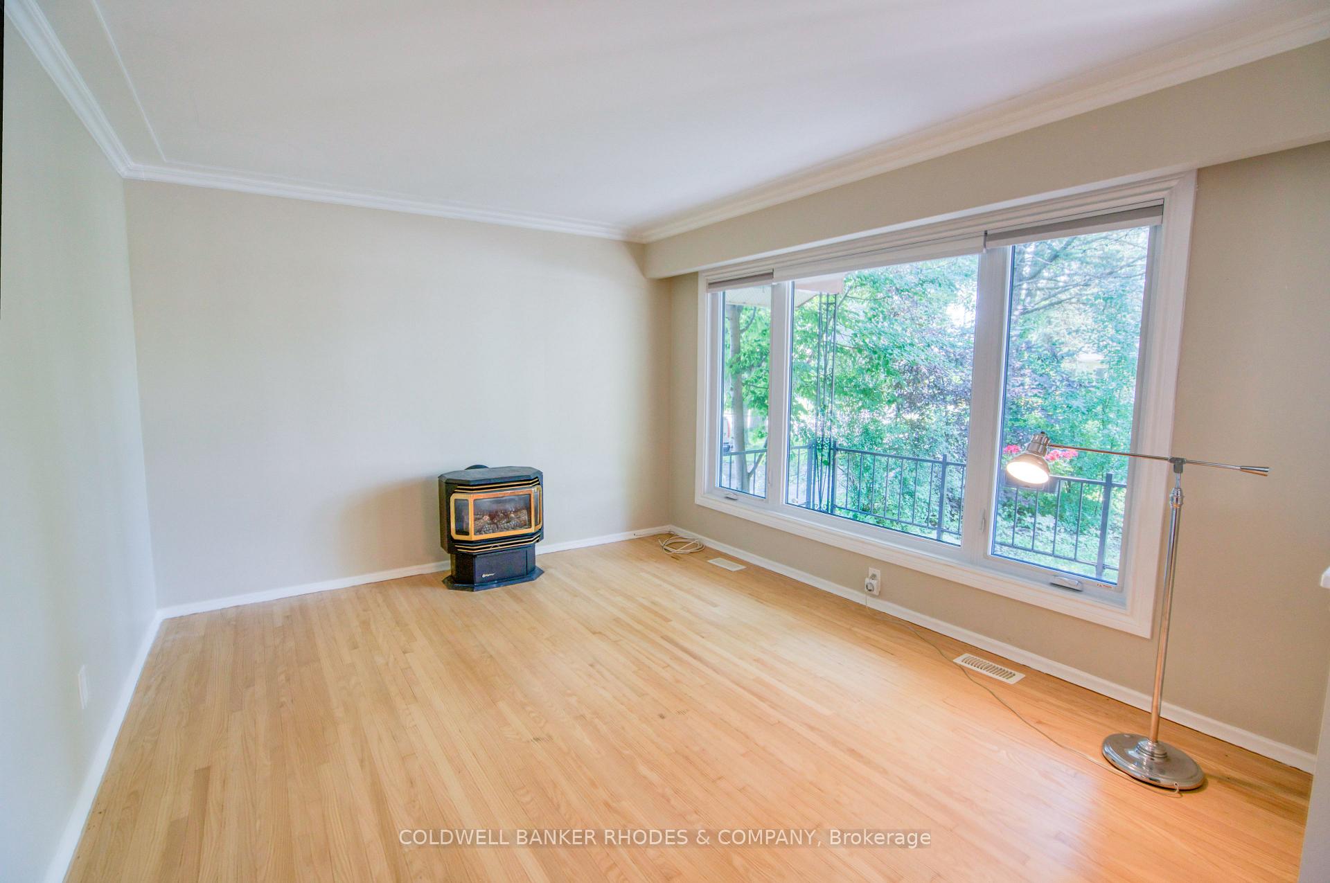 Photo 2 of 781 Dickens Avenue, Ottawa, Elmvale Acres — HOMEH