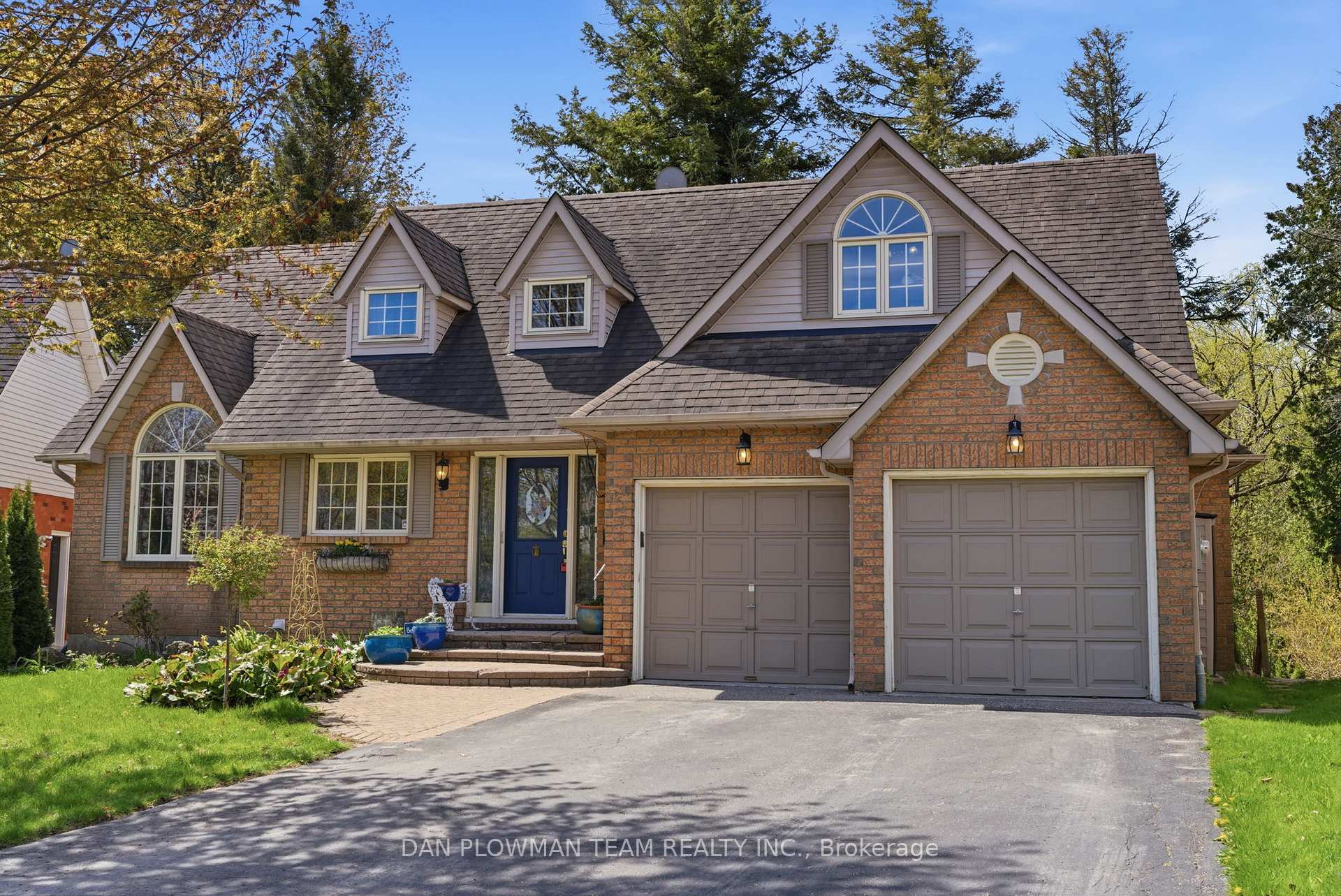 Photo 1 of 10 Barrington Place, Clarington, Courtice — HOMEH