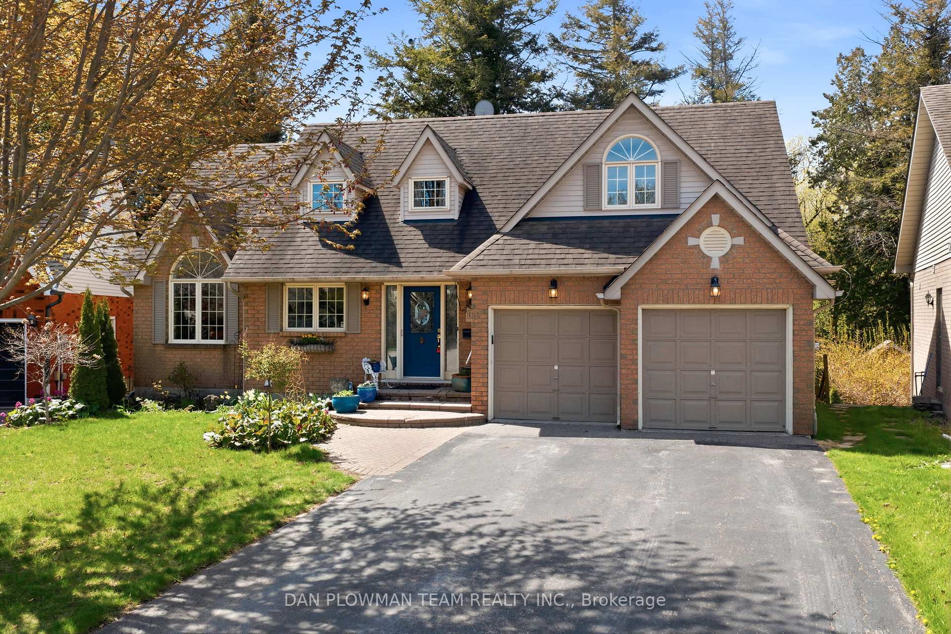 Photo 3 of 10 Barrington Place, Clarington, Courtice — HOMEH