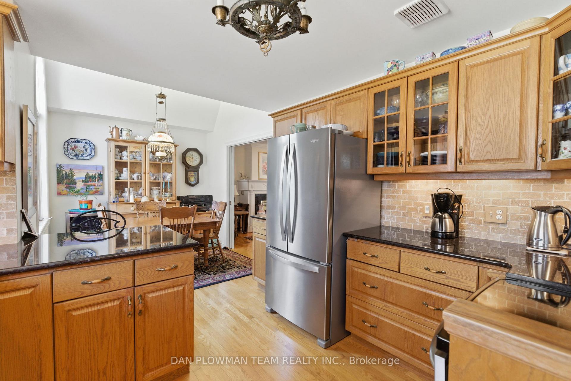 Photo 6 of 10 Barrington Place, Clarington, Courtice — HOMEH