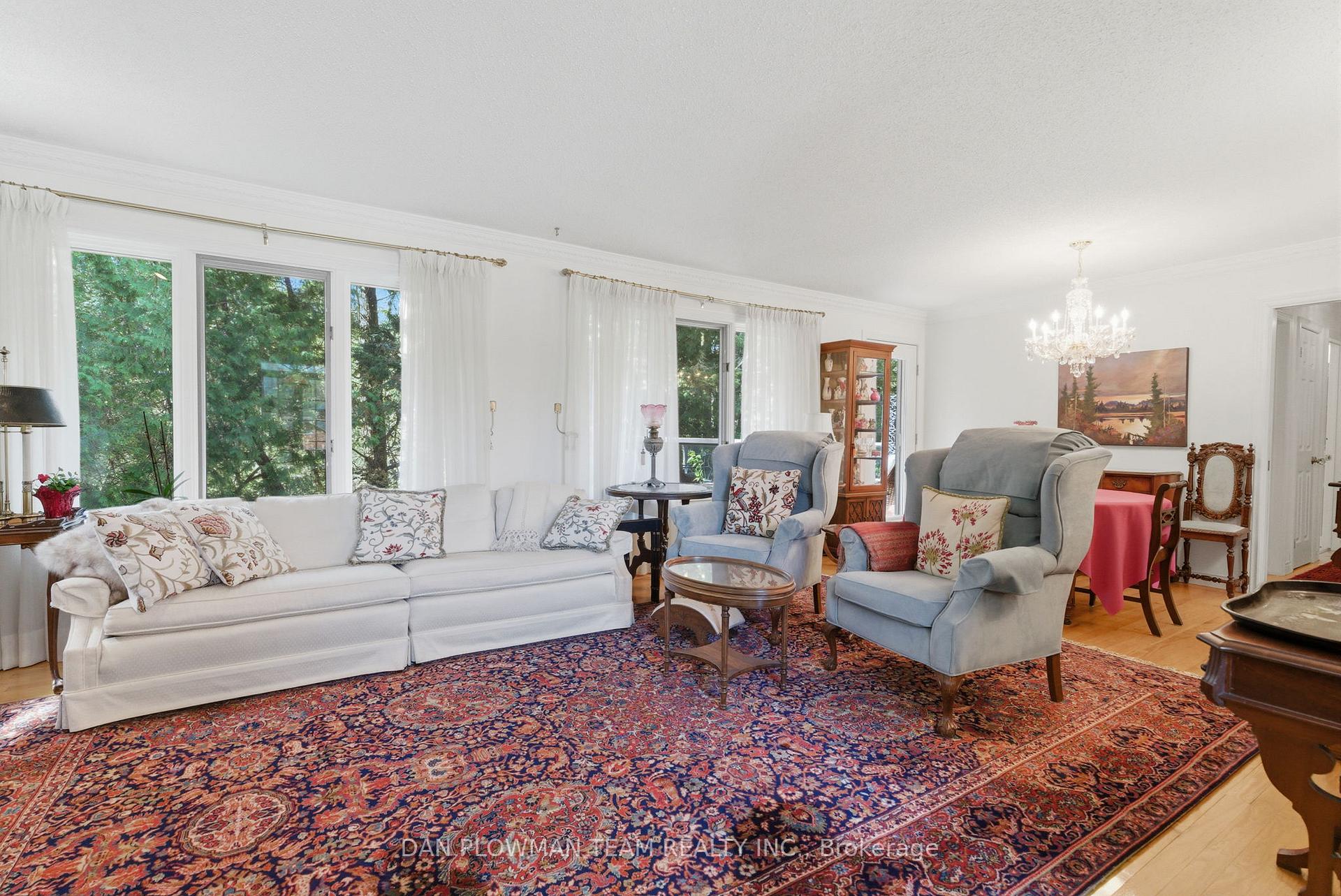 Photo 9 of 10 Barrington Place, Clarington, Courtice — HOMEH