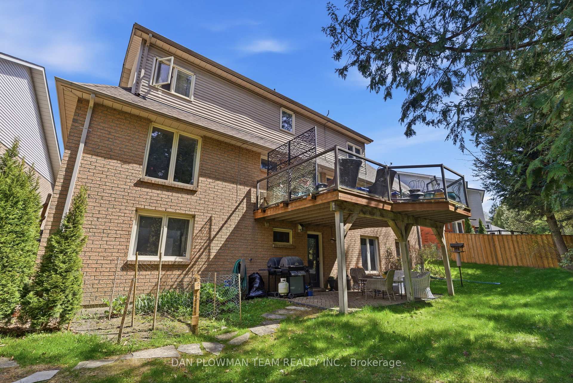 Photo 36 of 10 Barrington Place, Clarington, Courtice — HOMEH