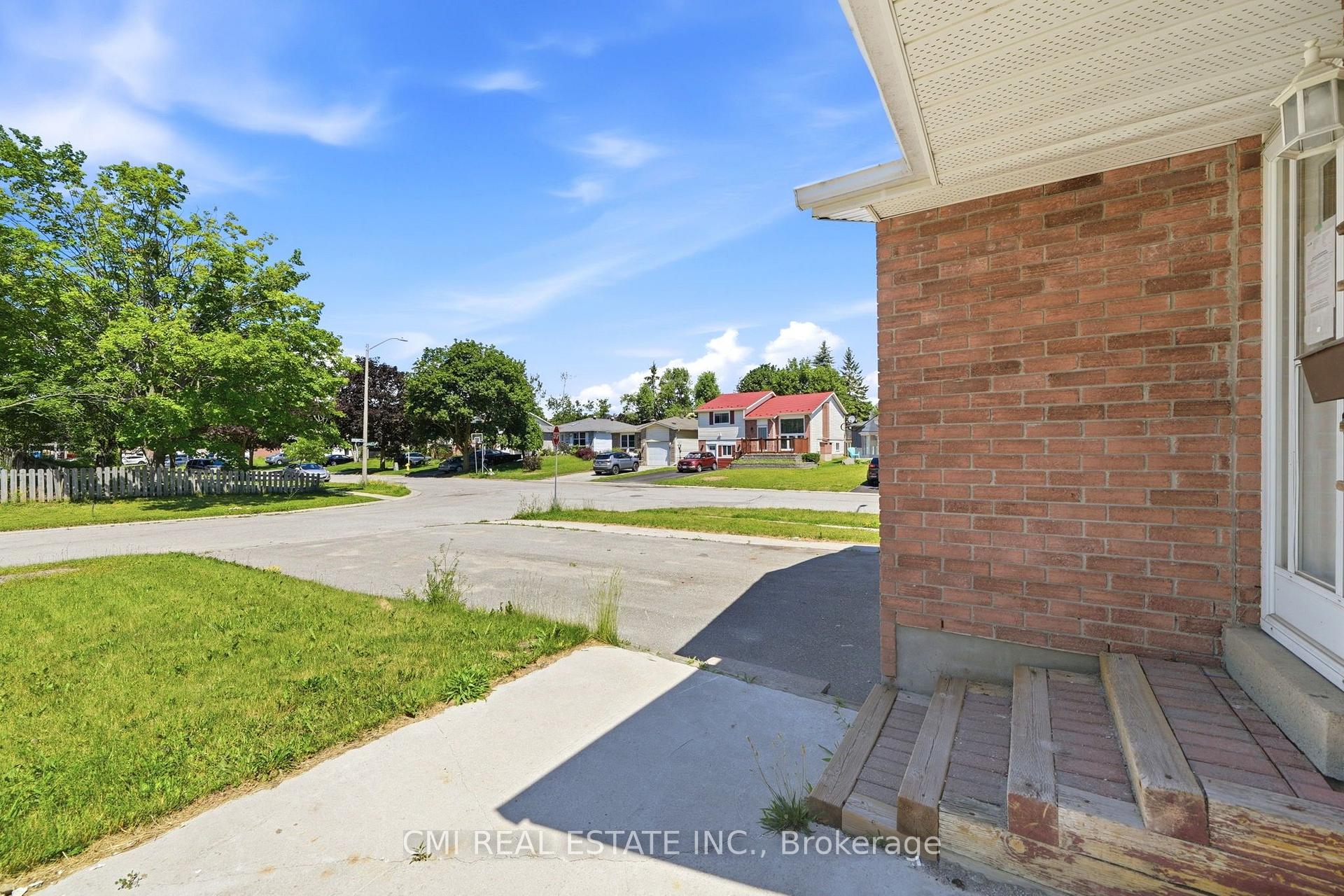 Photo 5 of 1 Mccuaig Court, Barrie, Grove East — HOMEH
