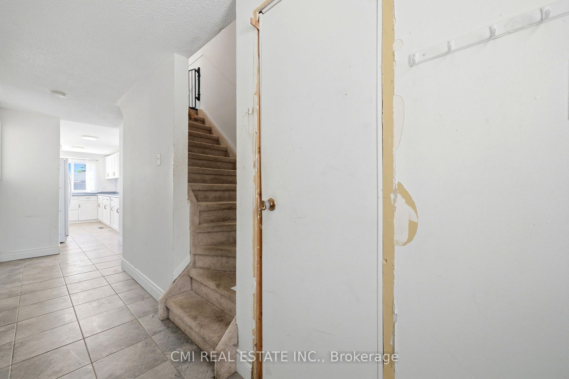 Photo 8 of 1 Mccuaig Court, Barrie, Grove East — HOMEH