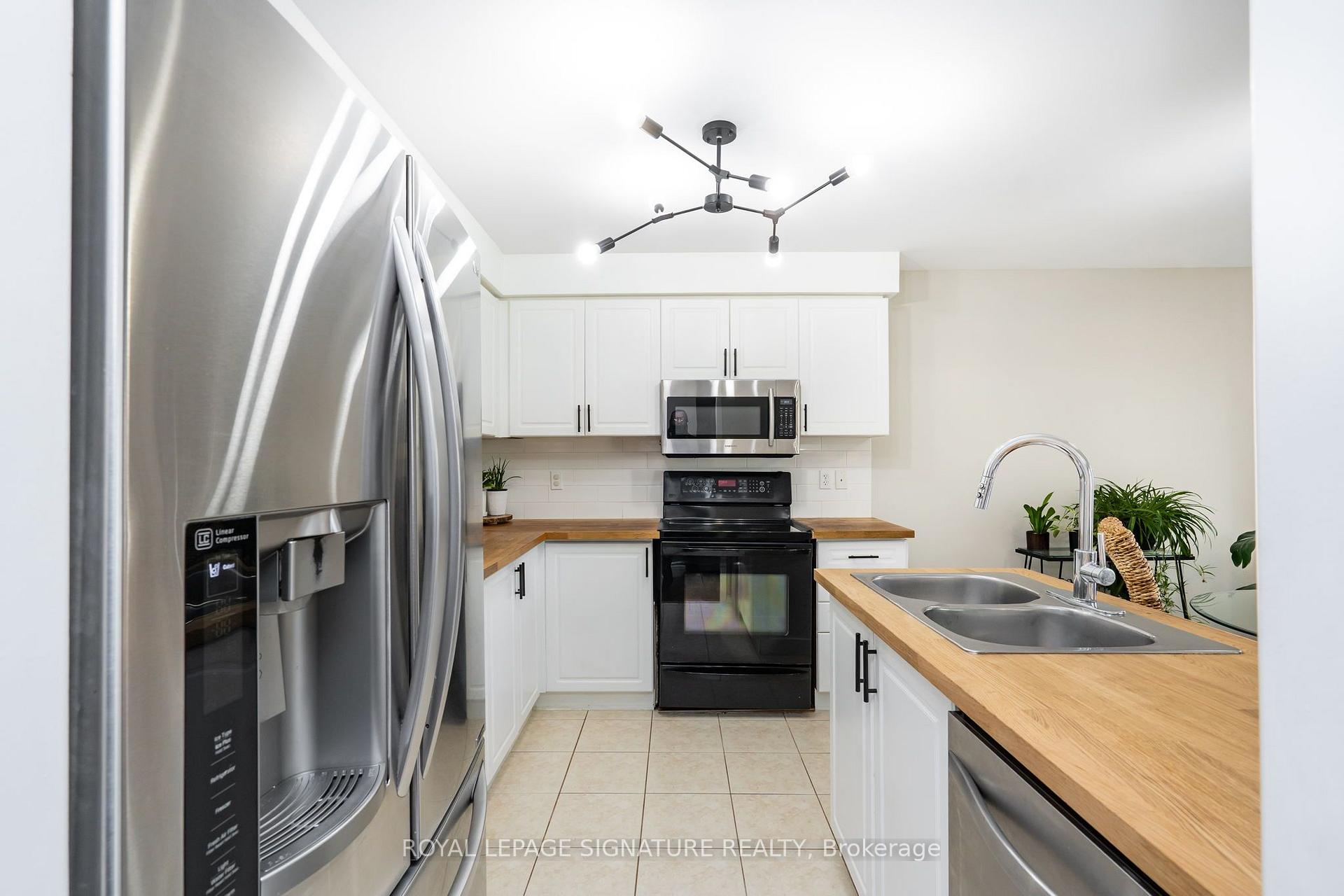 Photo 13 of 348 Edenbrook Hill Drive, Brampton, Fletcher's Meadow — HOMEH