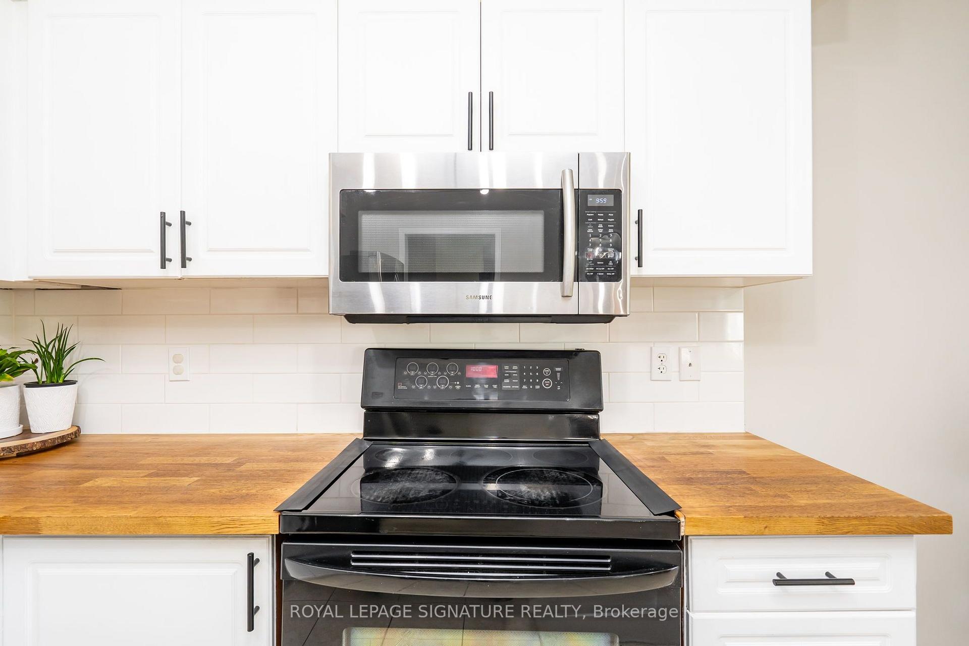 Photo 15 of 348 Edenbrook Hill Drive, Brampton, Fletcher's Meadow — HOMEH