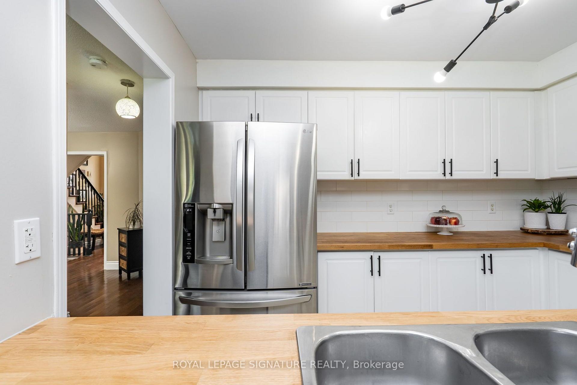 Photo 16 of 348 Edenbrook Hill Drive, Brampton, Fletcher's Meadow — HOMEH