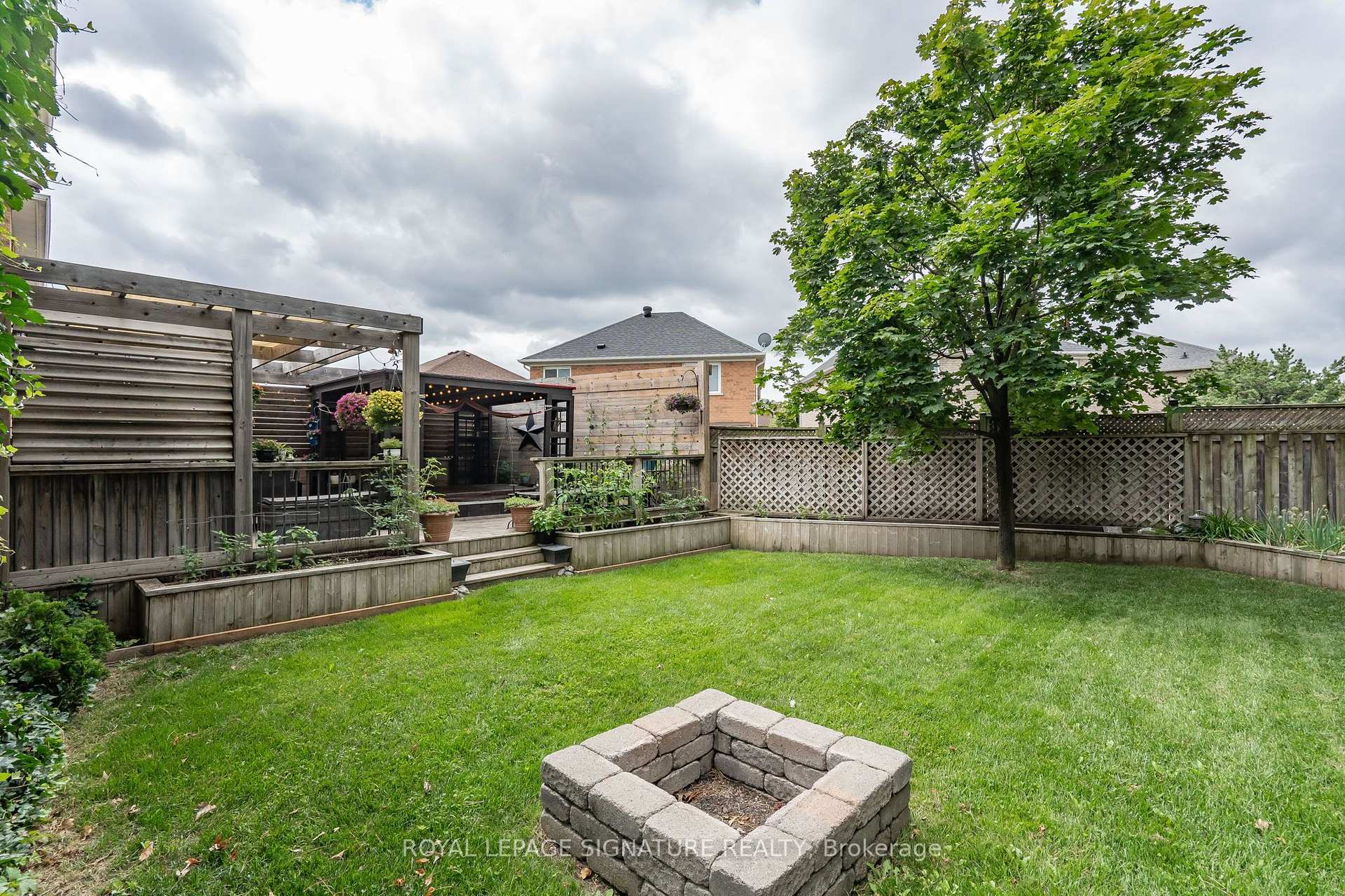 Photo 45 of 348 Edenbrook Hill Drive, Brampton, Fletcher's Meadow — HOMEH