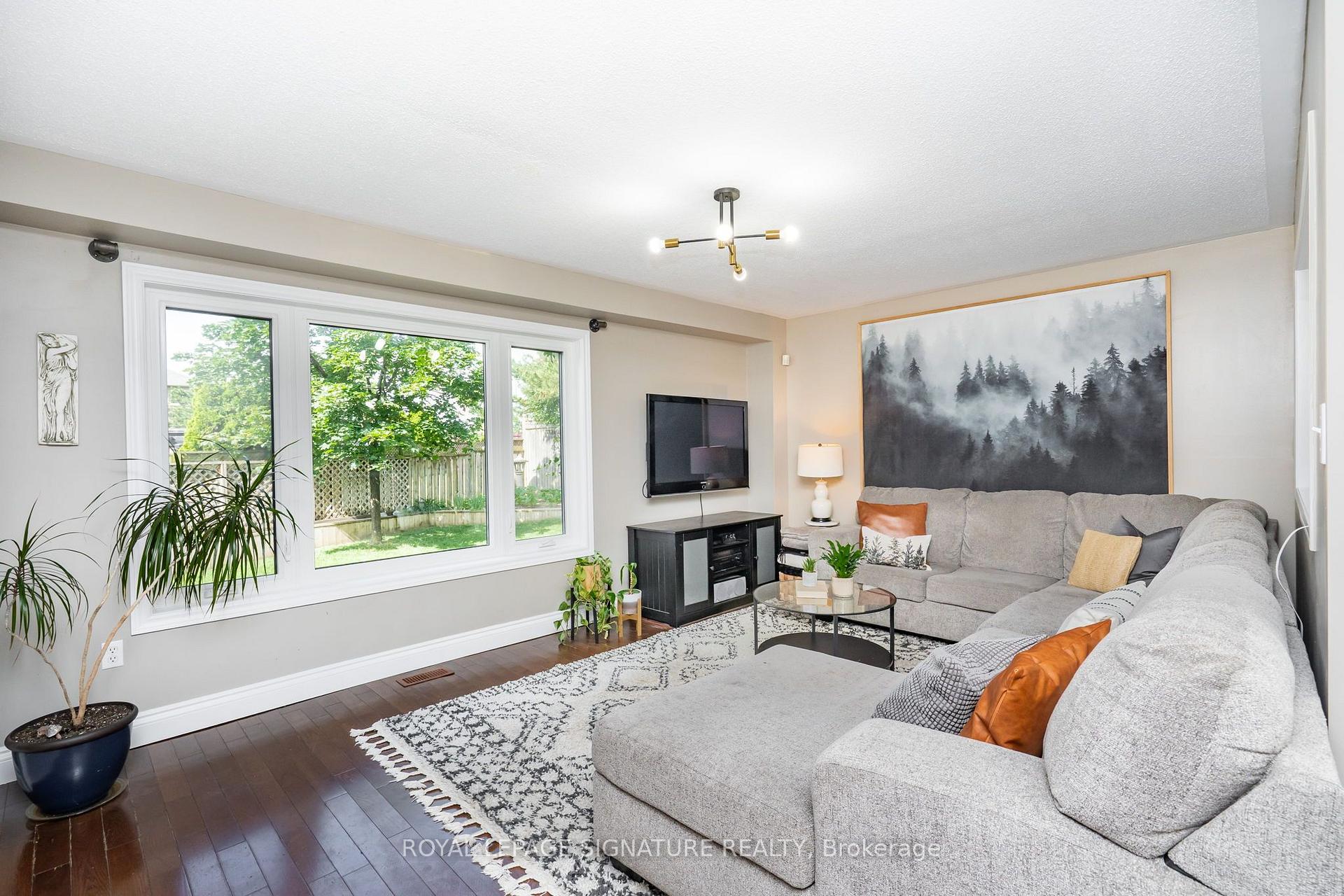 Photo 46 of 348 Edenbrook Hill Drive, Brampton, Fletcher's Meadow — HOMEH