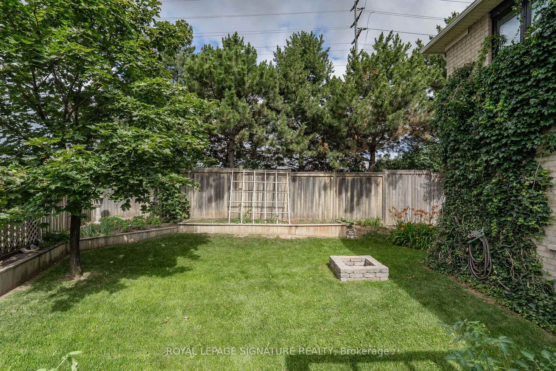 Photo 44 of 348 Edenbrook Hill Drive, Brampton, Fletcher's Meadow — HOMEH