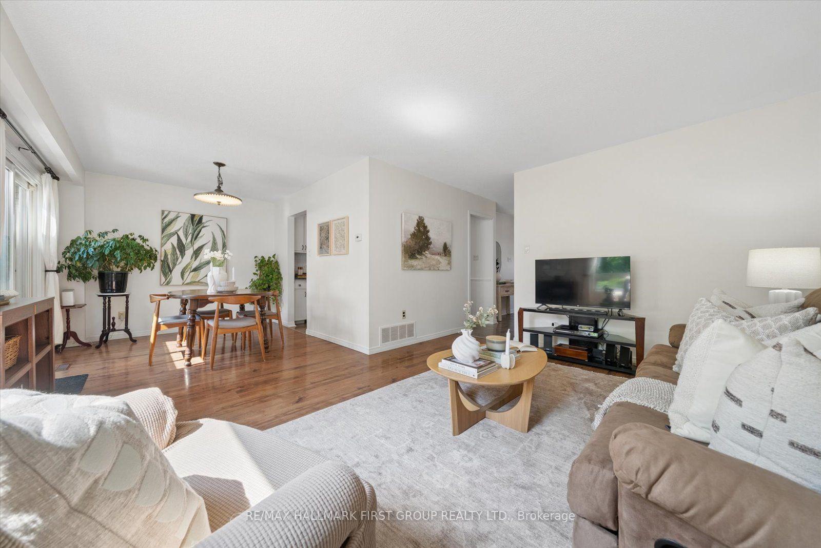 Photo 3 of 648 Creekview Circle, Pickering, West Shore — HOMEH