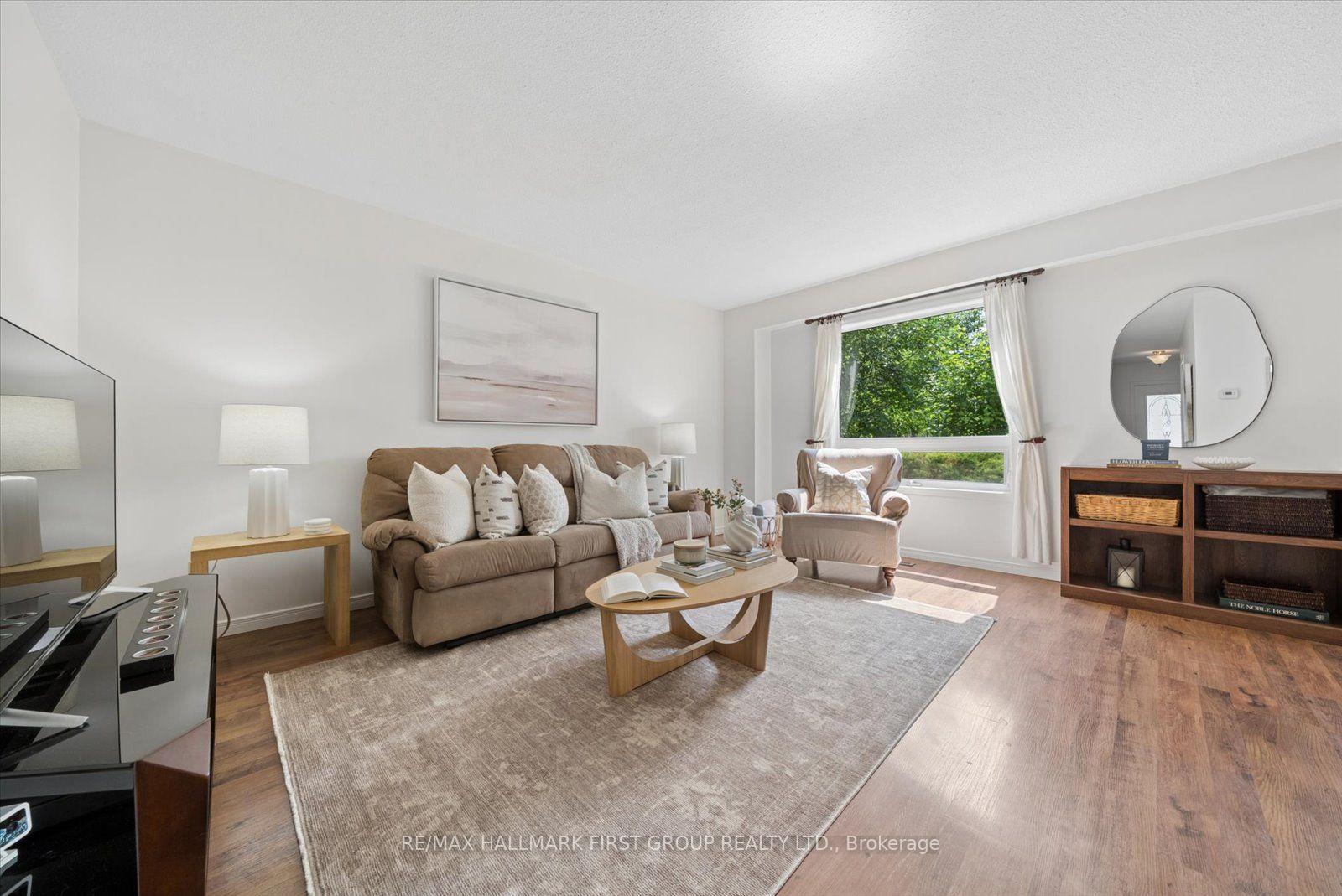 Photo 4 of 648 Creekview Circle, Pickering, West Shore — HOMEH