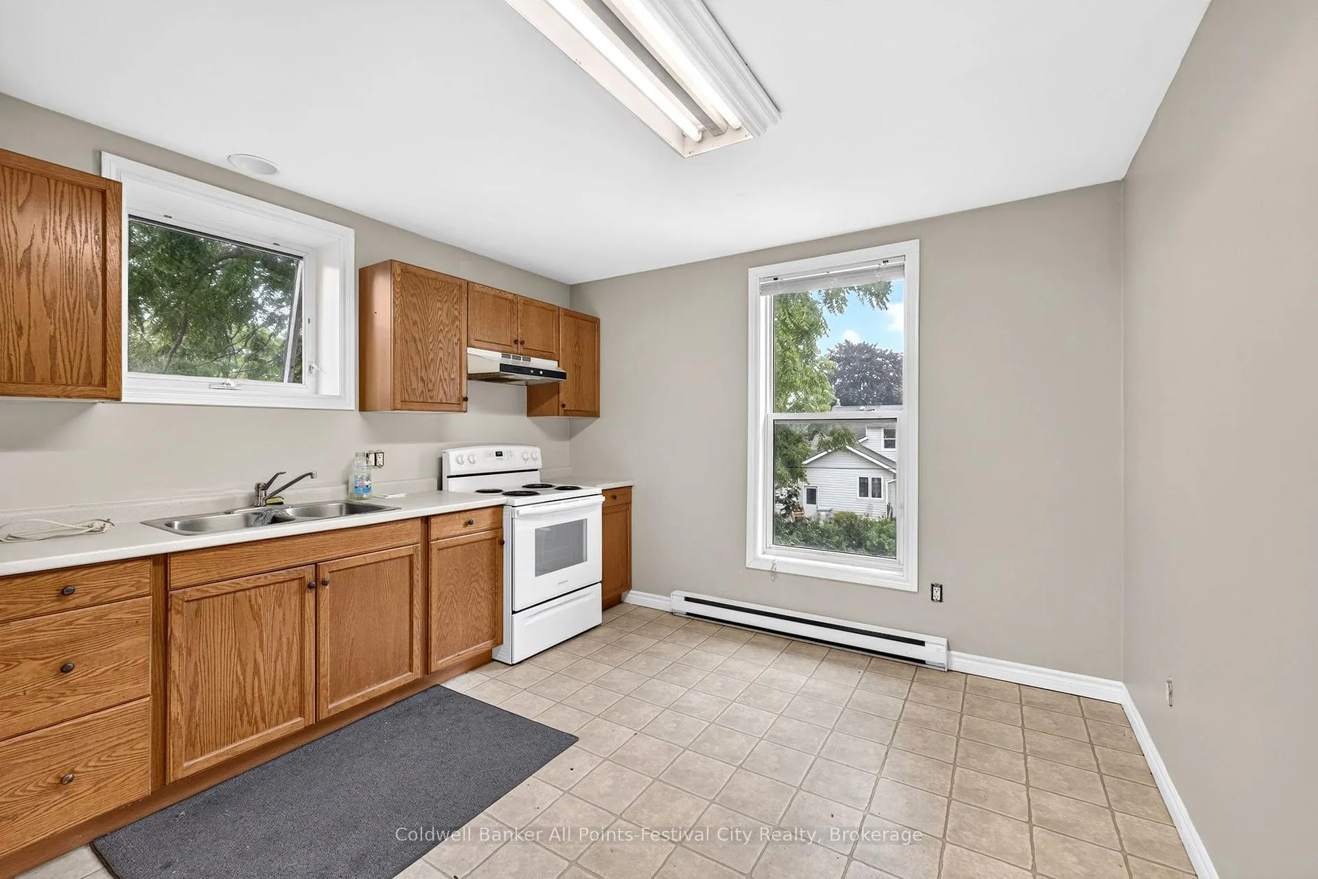 Photo 10 of 47 Elgin Avenue W, Goderich, Goderich (Town) — HOMEH