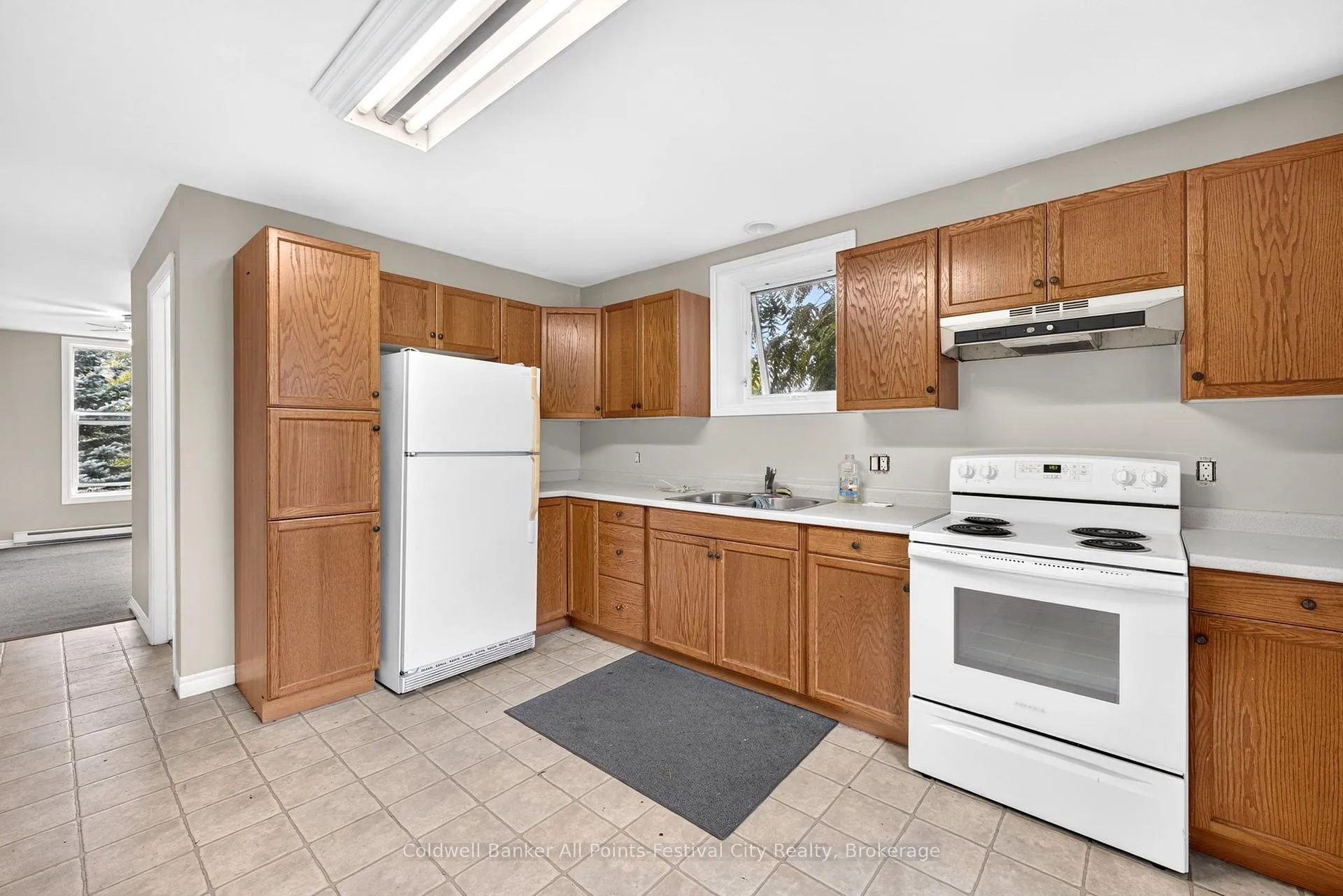 Photo 11 of 47 Elgin Avenue W, Goderich, Goderich (Town) — HOMEH