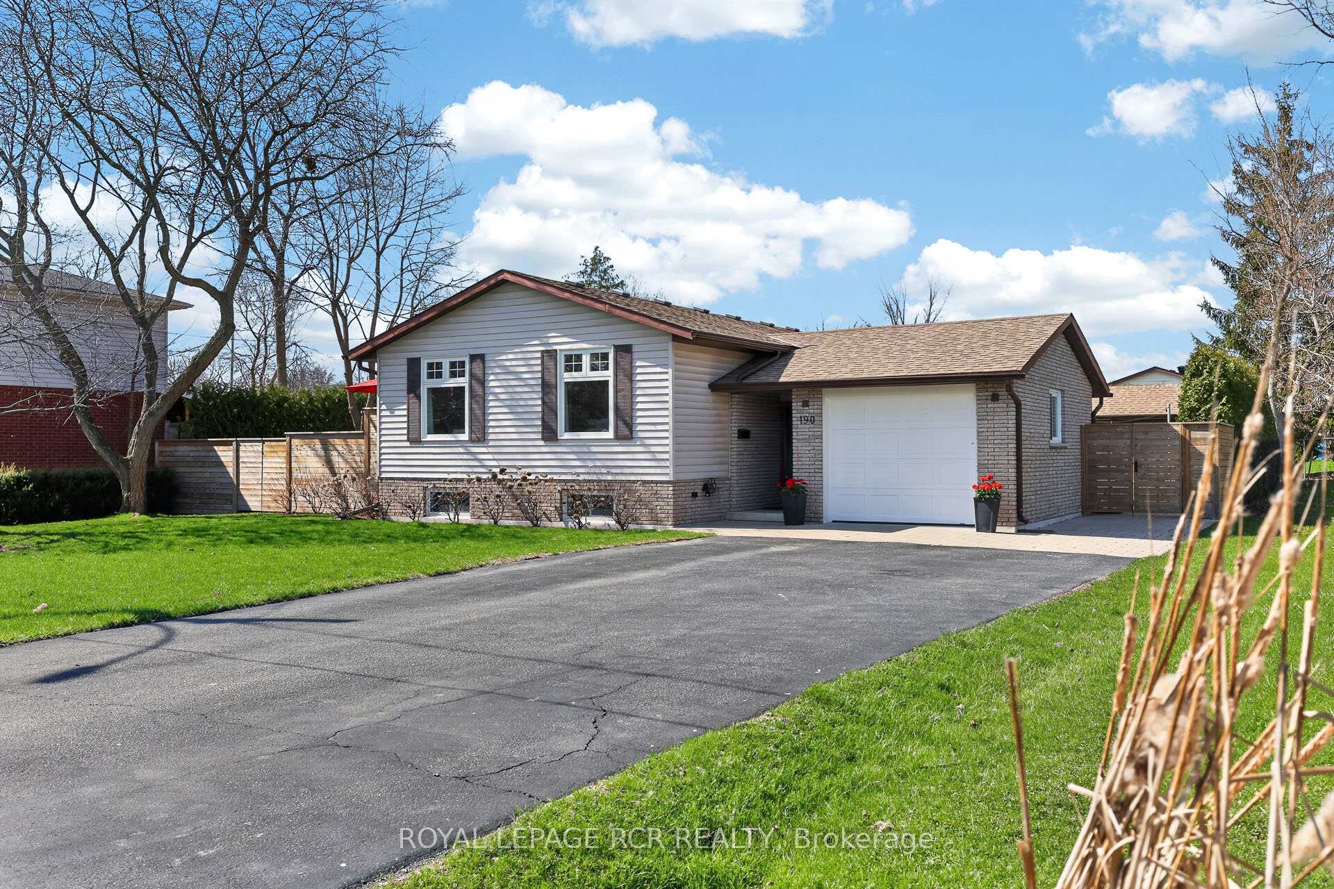 Photo 1 of 190 Parkview Road, Georgina, Keswick North — HOMEH