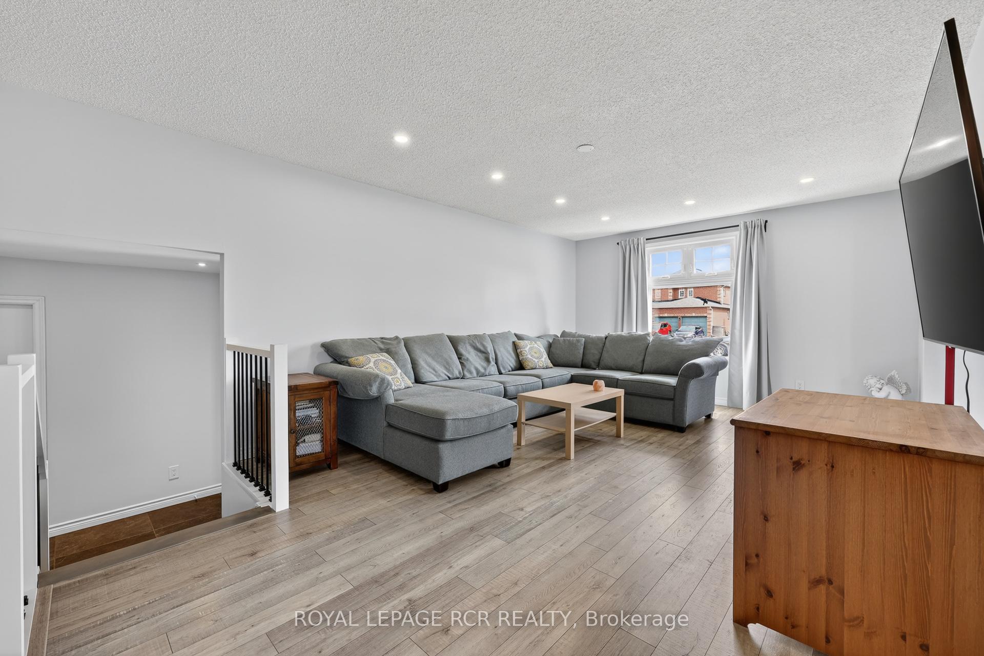 Photo 8 of 190 Parkview Road, Georgina, Keswick North — HOMEH