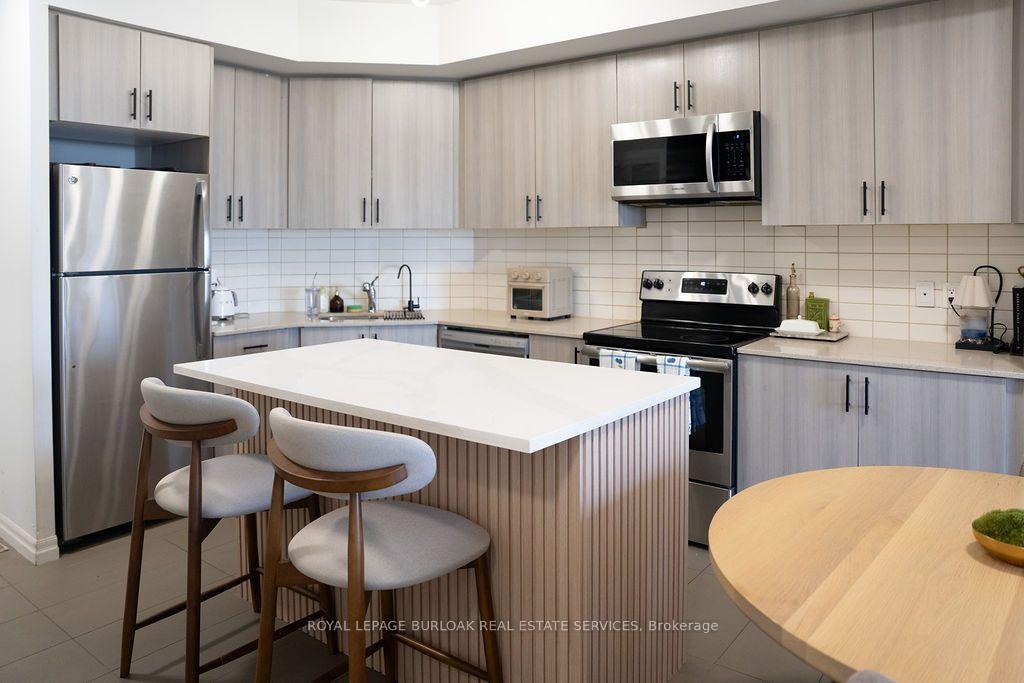 Photo 3 of Unit 610, 560 North Service Road, Grimsby, Grimsby Beach — HOMEH