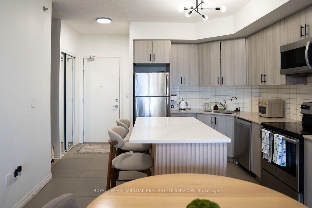 Photo 4 of Unit 610, 560 North Service Road, Grimsby, Grimsby Beach — HOMEH