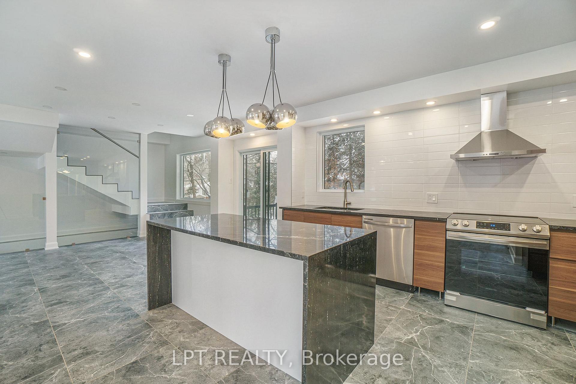Photo 11 of 2112 Alta Vista Drive, Ottawa, Applewood Acres — HOMEH