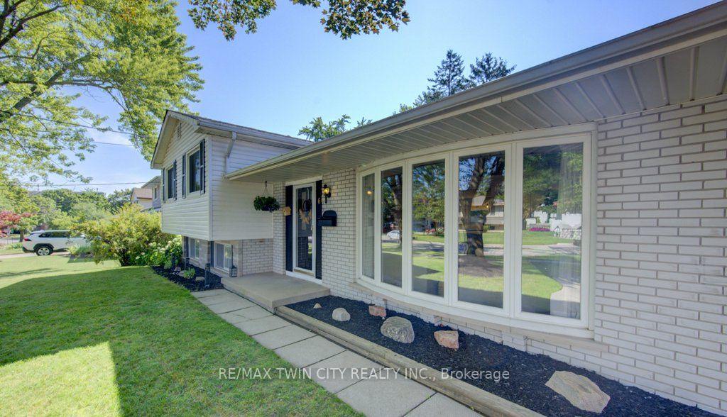 Photo 4 of 61 Windsor Street, Guelph, Riverside Park — HOMEH