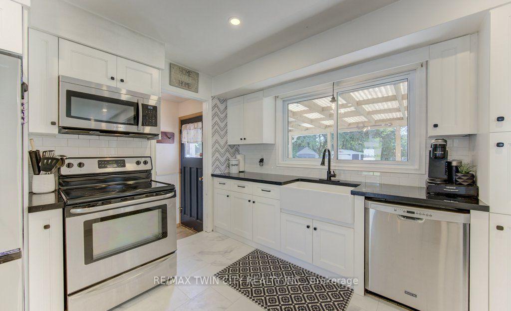 Photo 20 of 61 Windsor Street, Guelph, Riverside Park — HOMEH